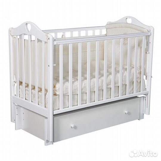 Кроватка с маятником