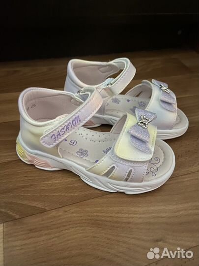 Сандали новые