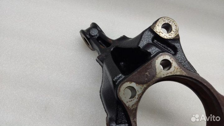 Кулак поворотный передний правый Toyota Camry XV70