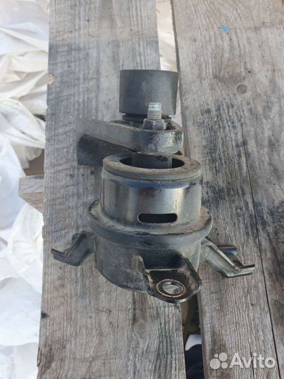 Правая опора двигателя kia soul 2008-2013