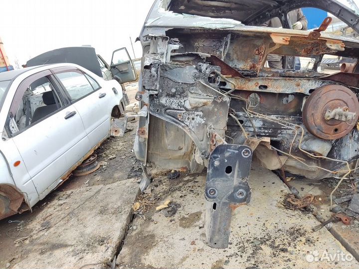 Лонжерон передний правый Renault Scenic 2003 2009