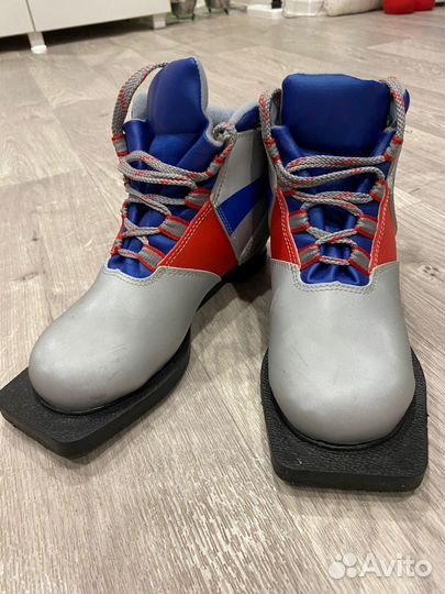 Лыжи детские с ботинками 140 см