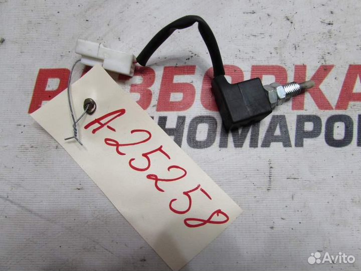 Датчик включения стопсигнала для Hyundai Solaris 1