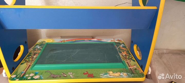 Детский письменный стол и стул