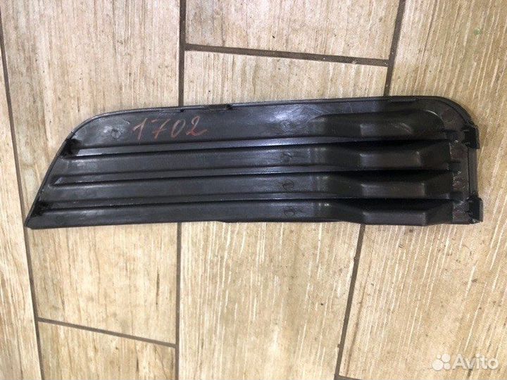 Накладка противотуманной фары передняя левая Ford