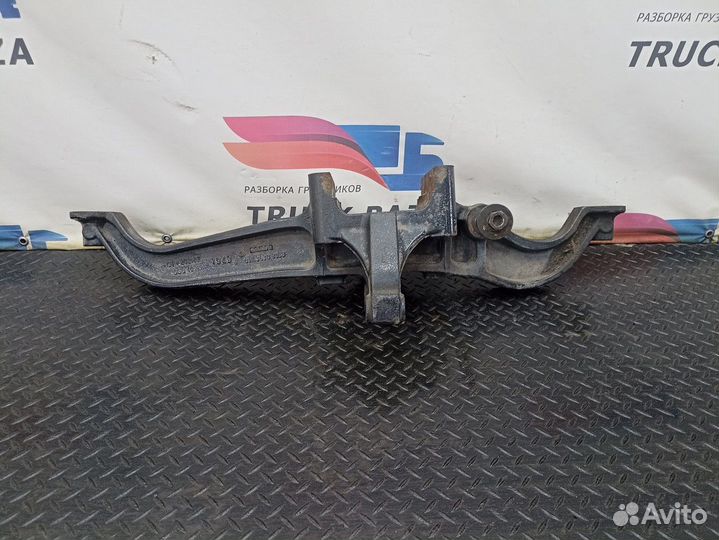 81436303168 Кронштейн пневморессоры правый