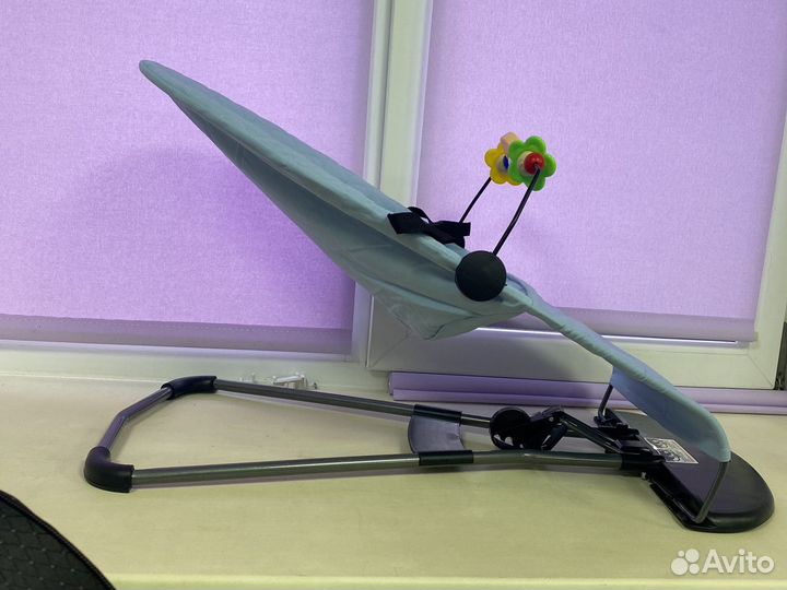 Шезлонг с игрушками