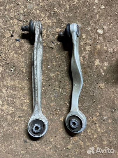 Рычаг передний верхний правый VW Passat B5