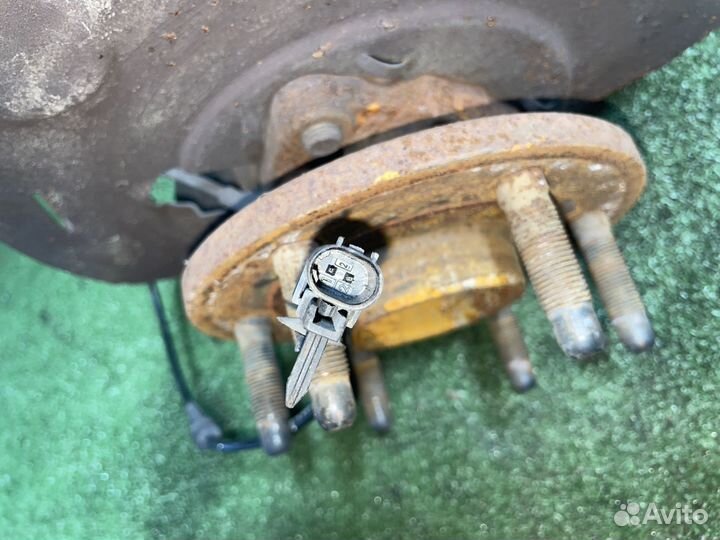 Ступица передняя правая Cadillac Escalade GMT900