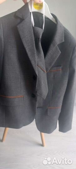 Школьная форма, пиджак, галстук, жилет и 2е брюк