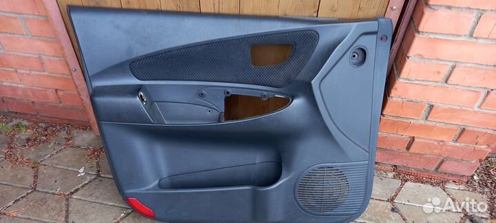 Обшивка дверей Hyundai Tucson 1