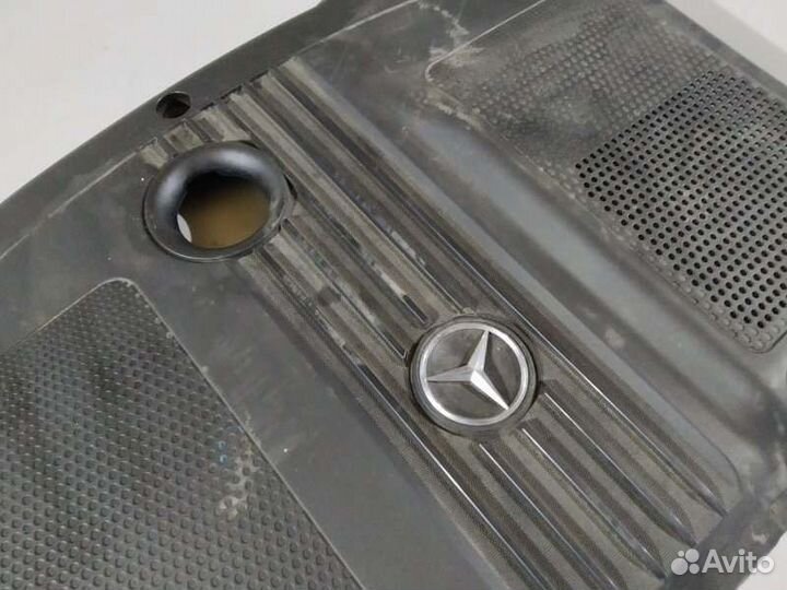 Крышка двигателя Mercedes E-Class W212 OM651