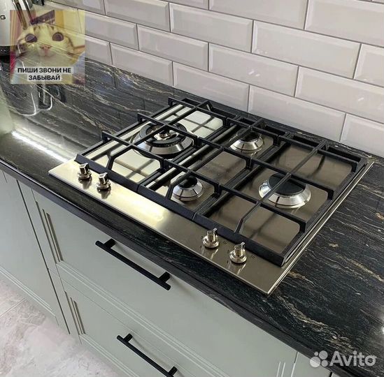 Прямая в потолок кухня на заказ