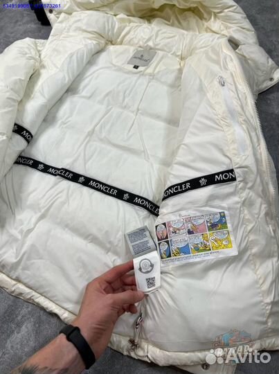 Стильный белый пуховик Moncler для холодов