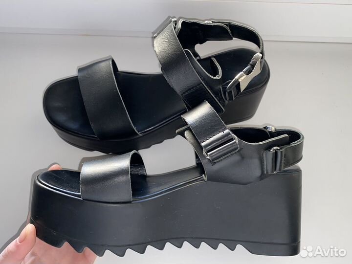 Сандалии на платформе