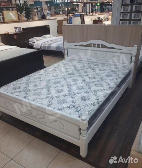 Кровать массив