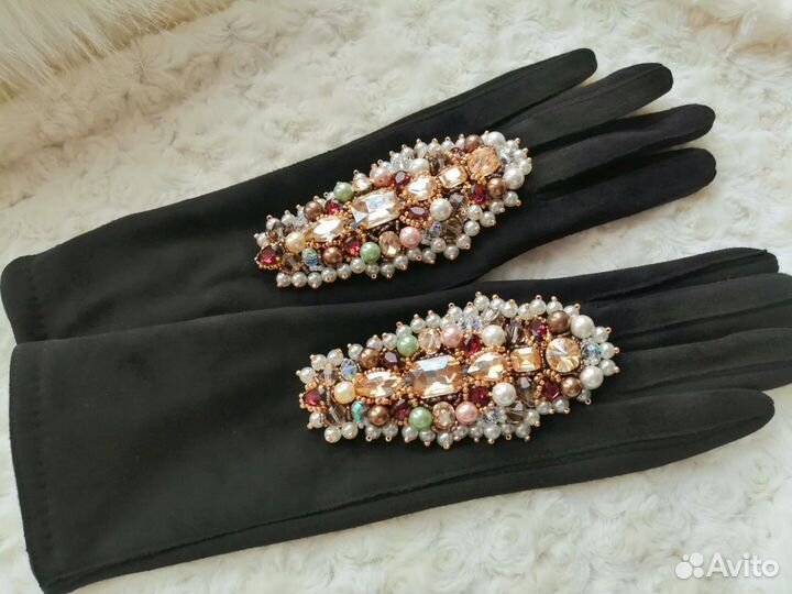 Перчатки с ручной вышивкой 