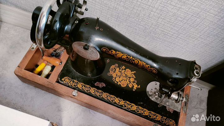 Швейная машинка зингер