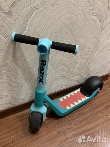 Самокат детский razor wild ones shark