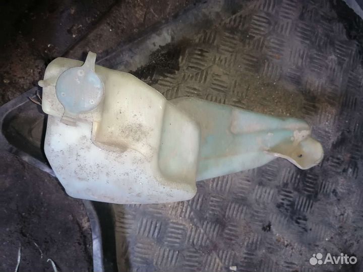 Бачок стеклоомывателя audi 80 b3