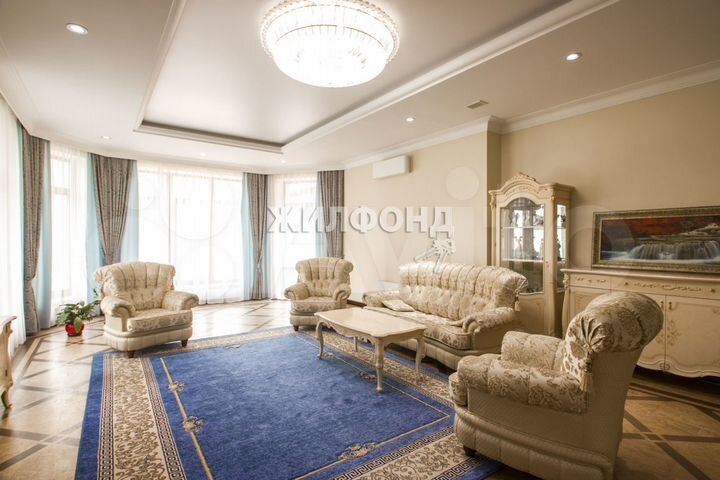 Коттедж 1213 м² на участке 30 сот.