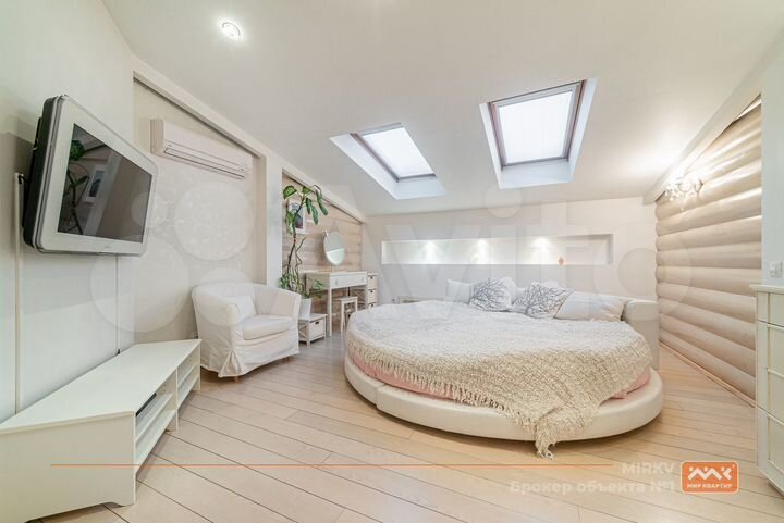 3-к. квартира, 180 м², 2/4 эт.