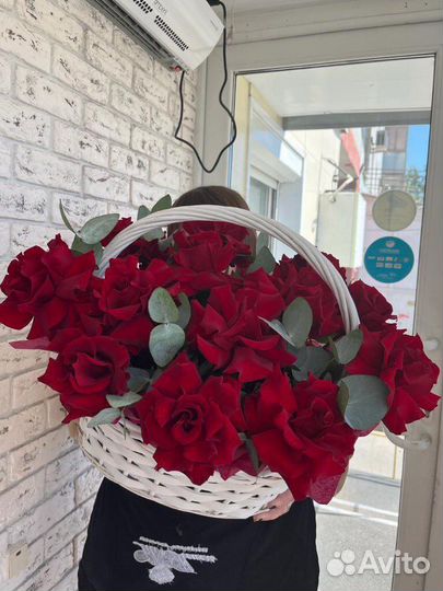 Букеты с доставкой из больших роз