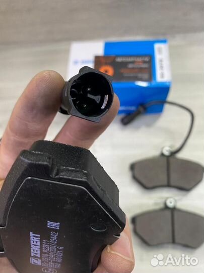 Колодки тормозные передние Audi 100, 200, 80, 90