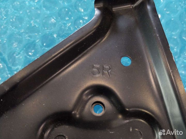 Крепление заднего бампера Камри 50 правое металл