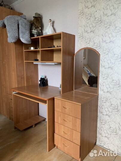 Туалетный столик с зеркалом бу