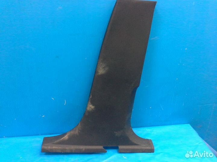 Обшивка средней стойки правая Skoda Octavia (A5 1Z