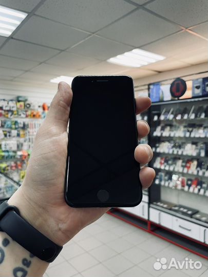 iPhone SE (2020), 64 ГБ