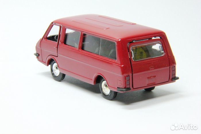 Модель Раф 2203