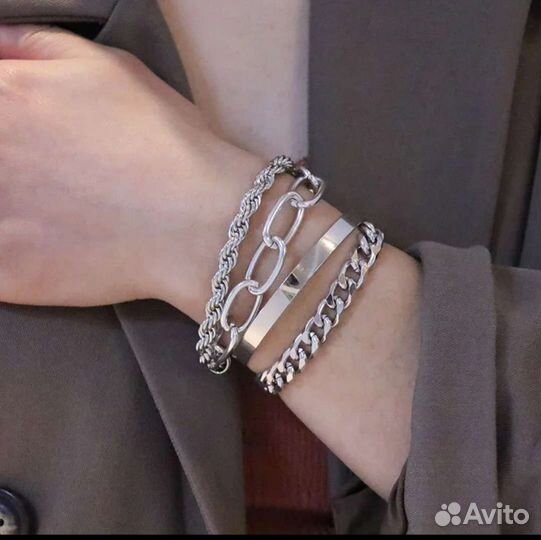 Набор женских браслетов/ стильные браслеты