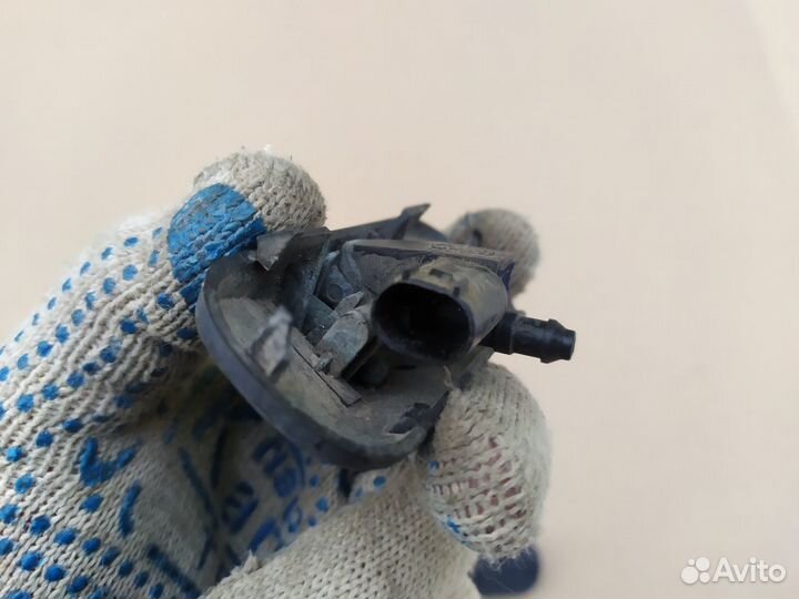 Форсунка омывателя с подогревом Skoda Yeti