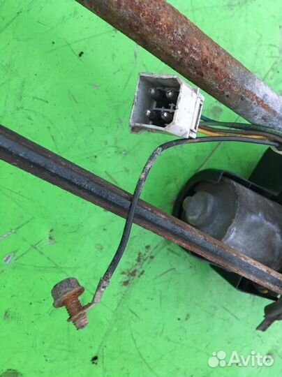 Трапеция стеклоочистителей Вольво 940