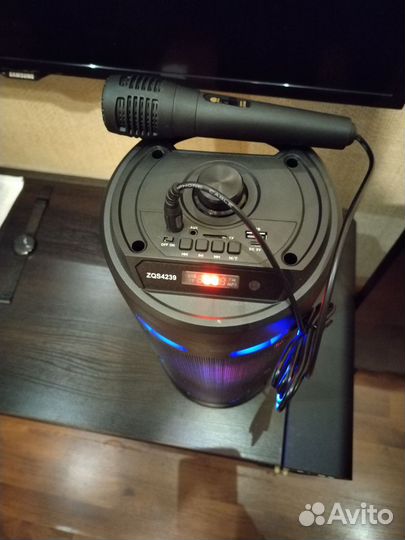 Беспроводная блютуз колонка с микрофоном