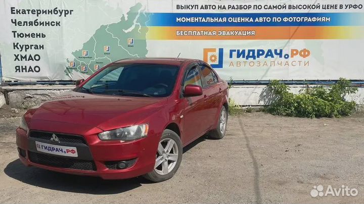 Моторчик стеклоочистителя передний Mitsubishi Lanc