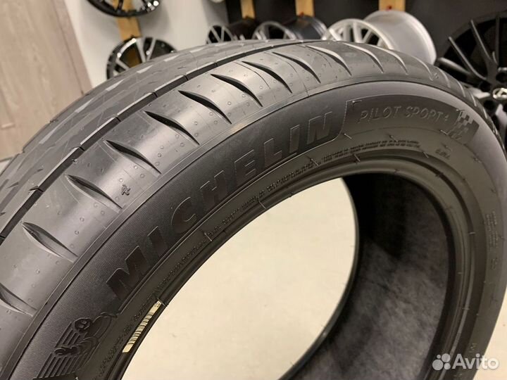 Michelin Pilot Sport 4 275/40 R21 107Y