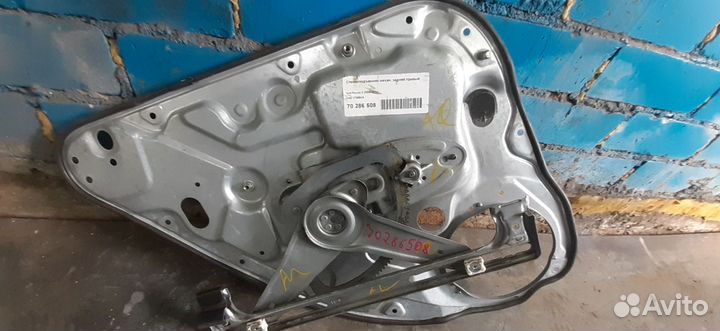 Стеклоподъемник задний правый механический ford