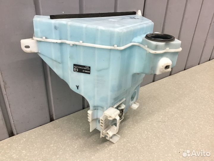 Бачок омывателя лобового стекла Toyota Land Cruise