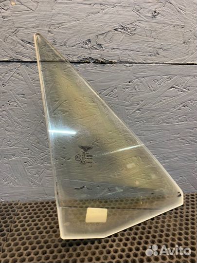 Форточка двери передняя правая Bentley Continental