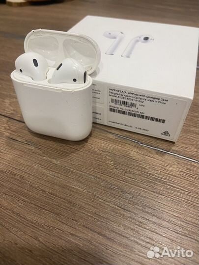 AirPods (1-го поколения)