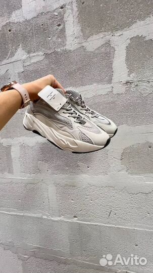 Кроссовки разнопарые остатки Adidas Yeezy Boost 70