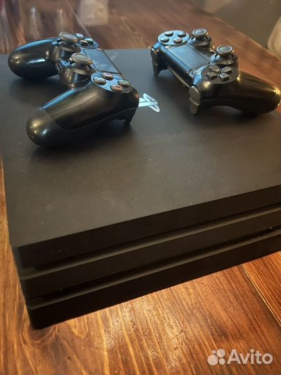 Плейстейшен 4 в полной комплектации