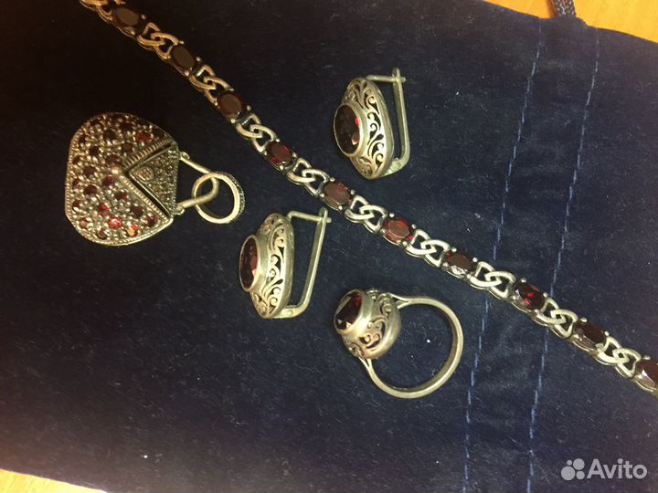 Сет из кольца, серьги, браслет, кулон. Гранат