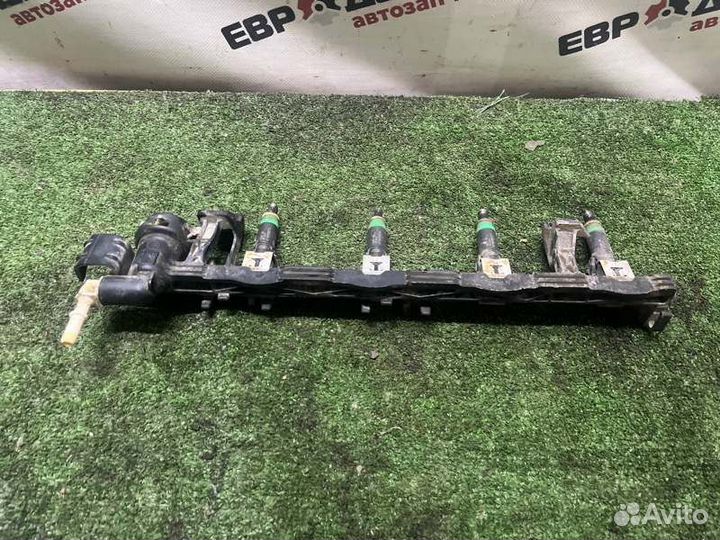 Топливная рейка Ford Focus 2 седан 1.6 shda 2010