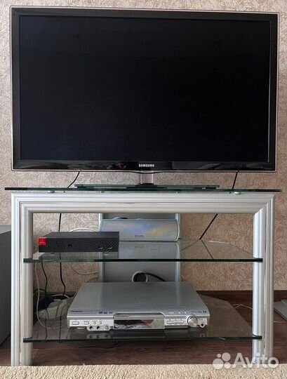 Стеклянная тумба под тв