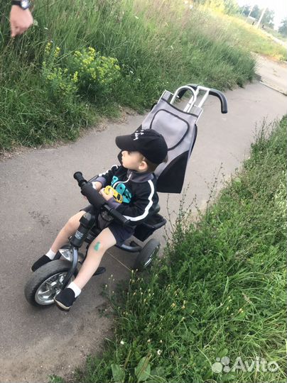 Детский велосипед с ручкой