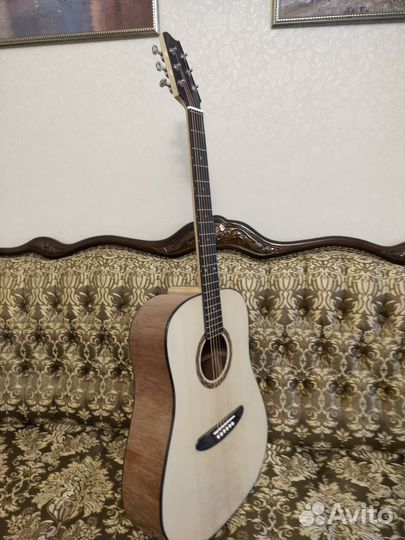 Акустическая гитара